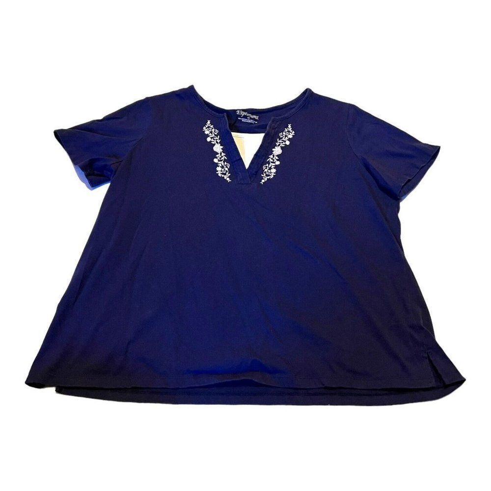 Southern Expressions Navy Blue Women’s 1X Floral Embroidered Neckline Tshirt